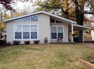 420 Lakeside Dr, Ballwin, MO 63021