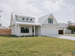 2717 Lakeview Dr, Rockport, TX 78382
