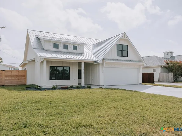 2717 Lakeview Dr, Rockport, TX 78382
