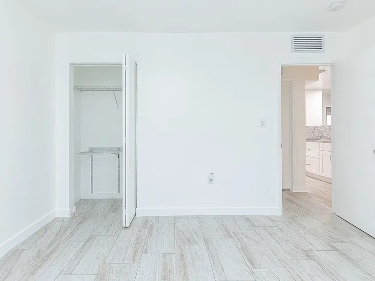 5918 Pierce St — Photo 16
