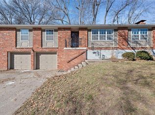 2724 Queen Ridge Dr, Independence, MO 64055