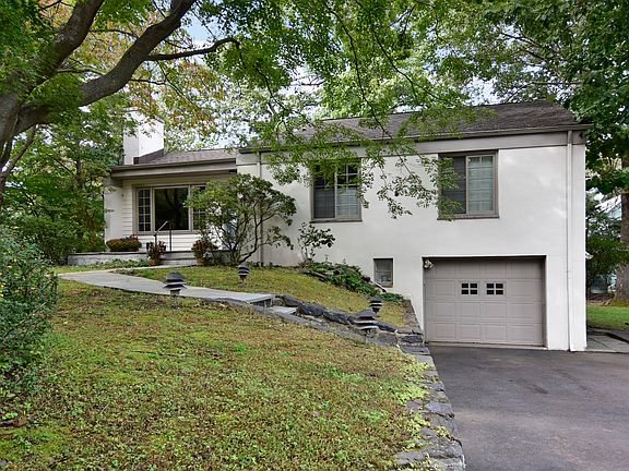 3rd image of 23 Oakdale Dr