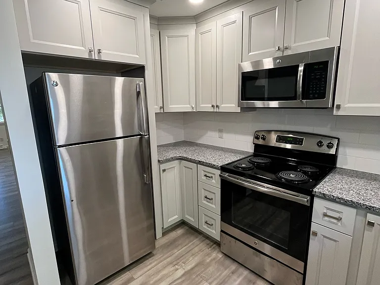 225 N Miami Ave — Photo 5