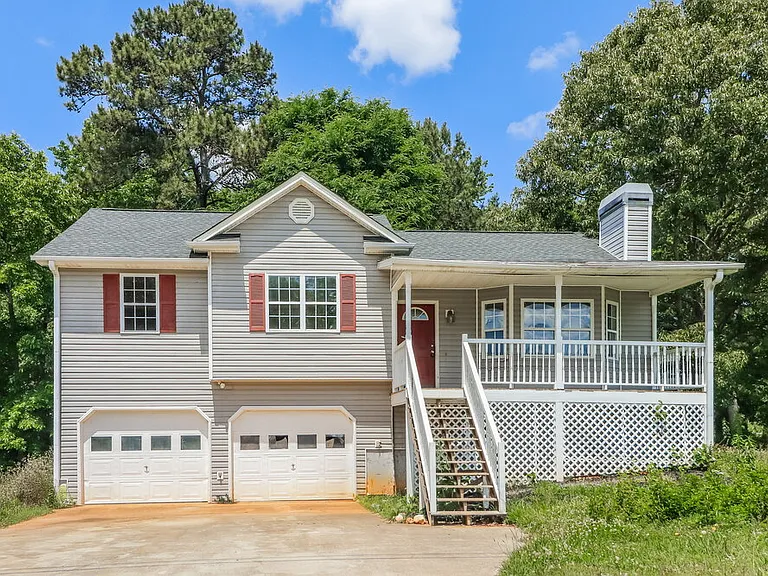 375 Fairview Dr — Photo 1