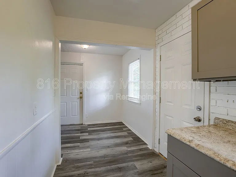 10009 Hardesty Ave — Photo 10