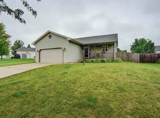 861 Baneberry Dr, Sun Prairie, WI 53590