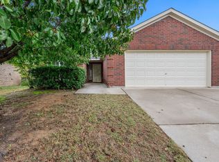 10808 Middleglen Rd, Fort Worth, TX 76111
