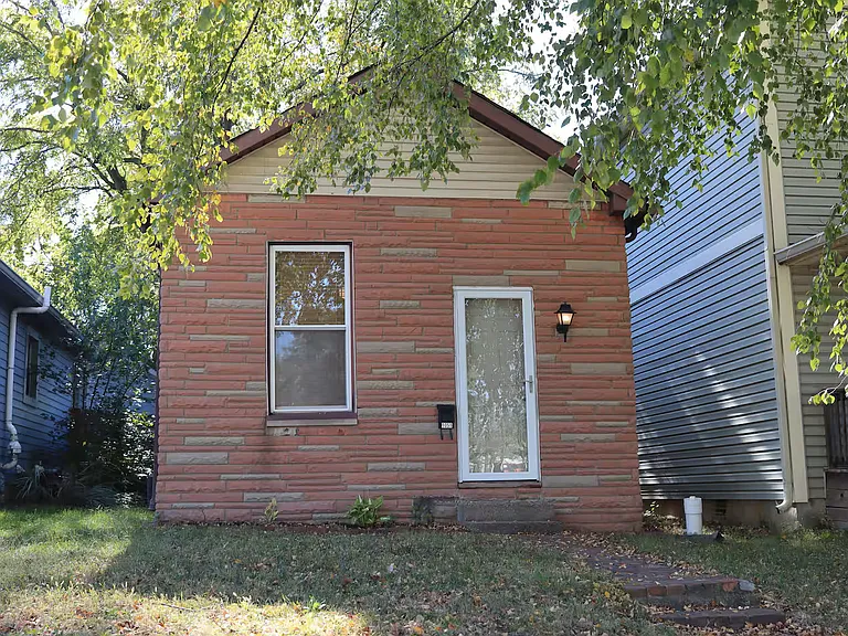 1051 Elm St — Photo 15