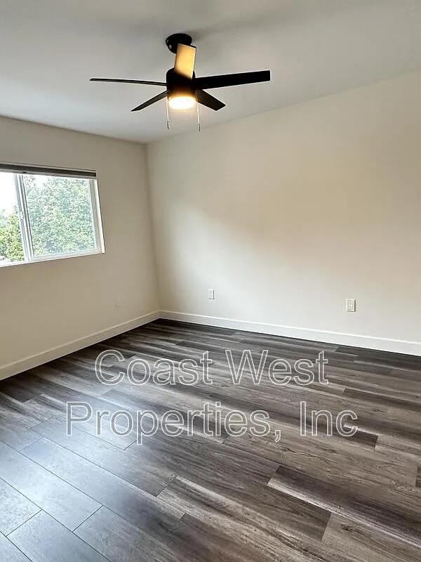 Building Photo - 2030 Diamond St #H