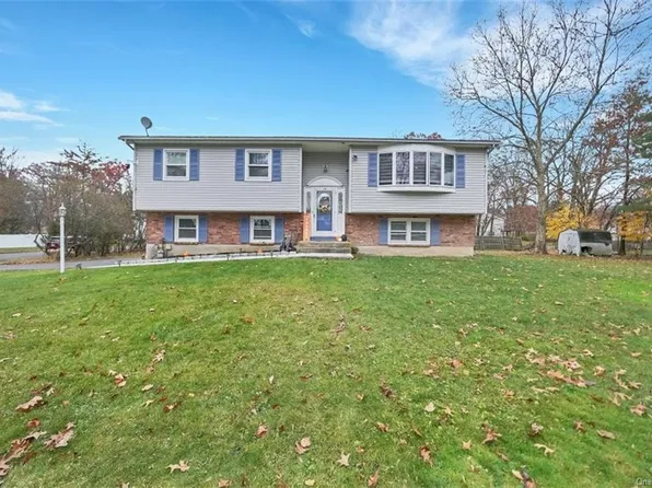 16 Baylor Rd, New City, NY 10956