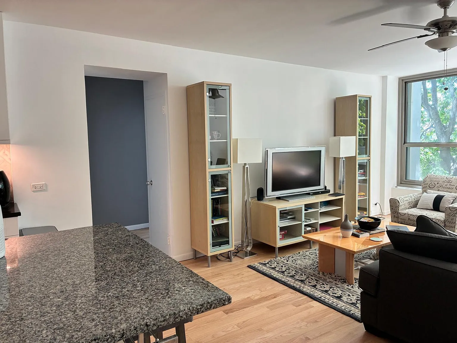 2 bed, 1200 sqft, $3,820 — Photo 4