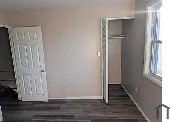 3 bed, 1024 sqft, $1,995 — Photo 2