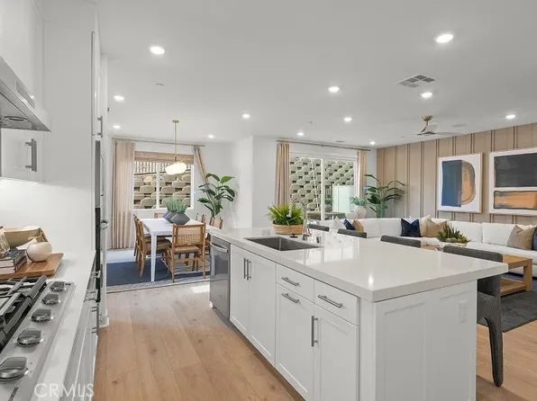 2010 Pyrenes Pl, Santa Paula, CA 93060