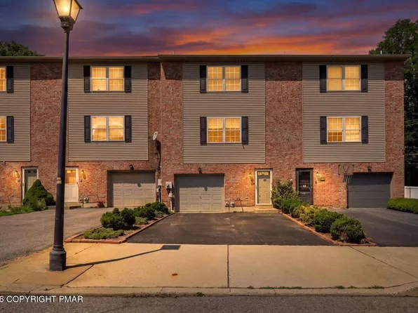 13 Jazz Cir, Whitehall, PA 18052