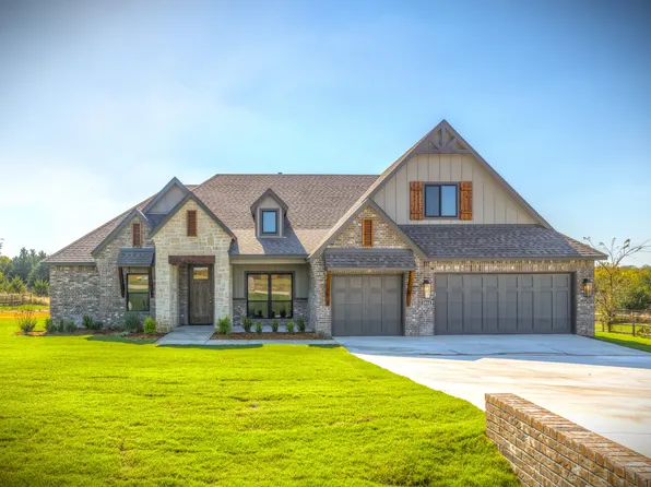 2014 E 45th Pl, Sand Springs, OK 74063