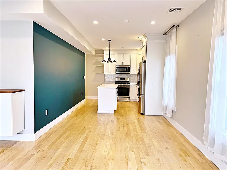 186 Havre St #8 — Photo 5