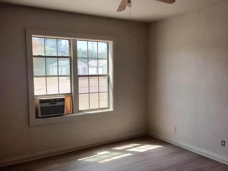 601 N Julian St — Photo 8