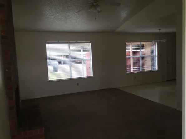9007 Woodgate Cir E, Waco, TX