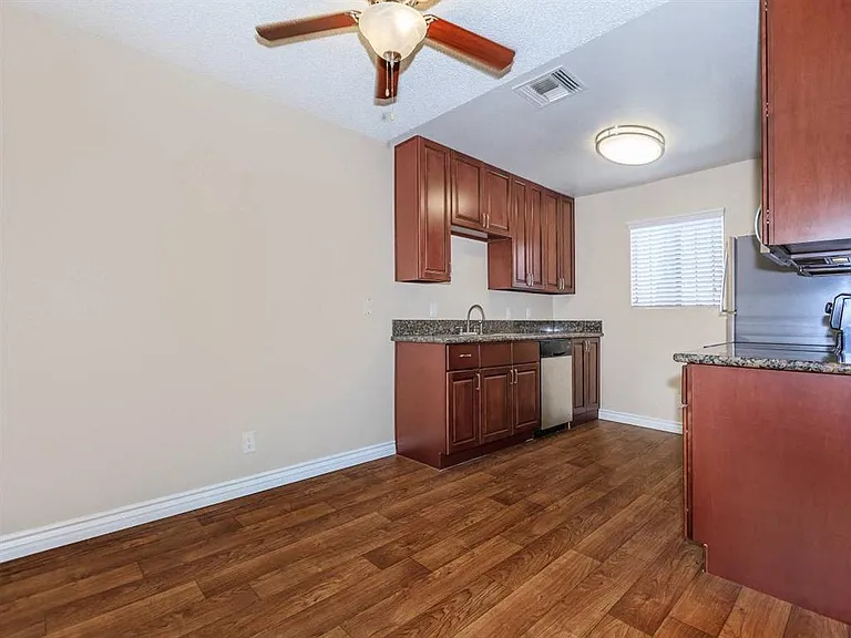San Jacinto RC Apartments — Photo 5