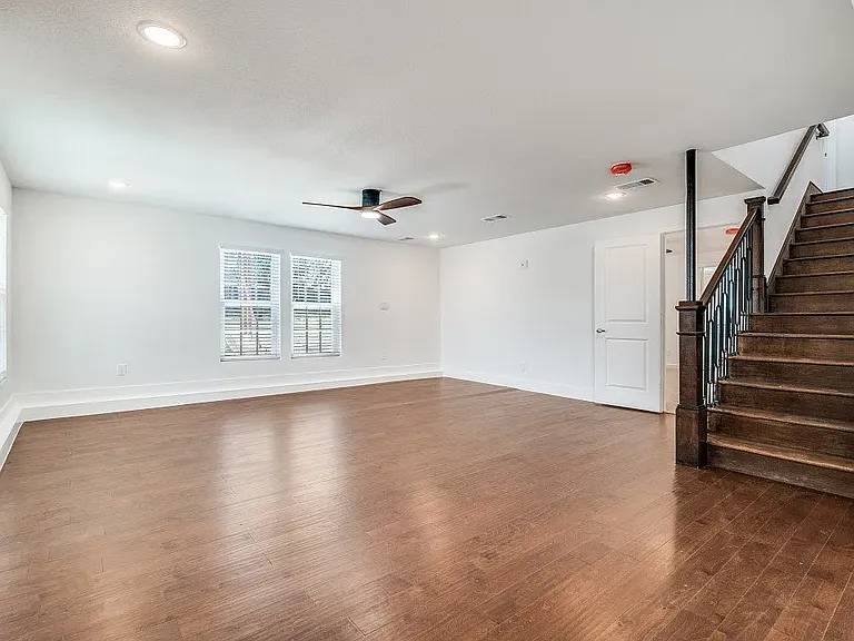 610 E Tyler St — Photo 11