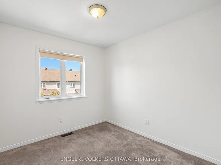 729 Nakina Way — Photo 37