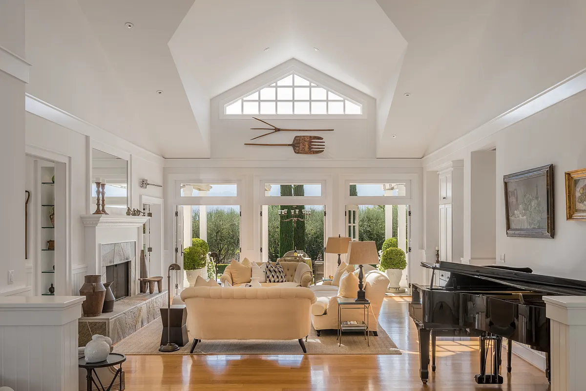 6 bed, 6.5 bath, 5800 sqft, $45,000 — Photo 4
