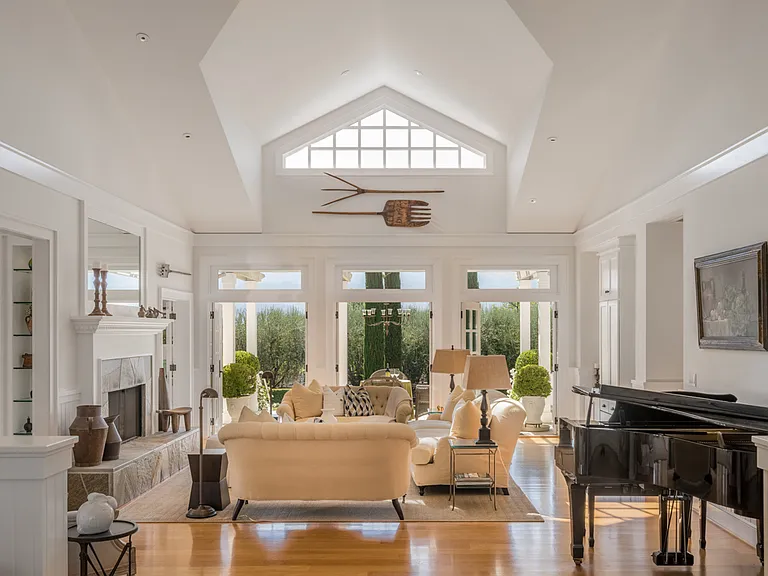 950 Mee Ln — Photo 4
