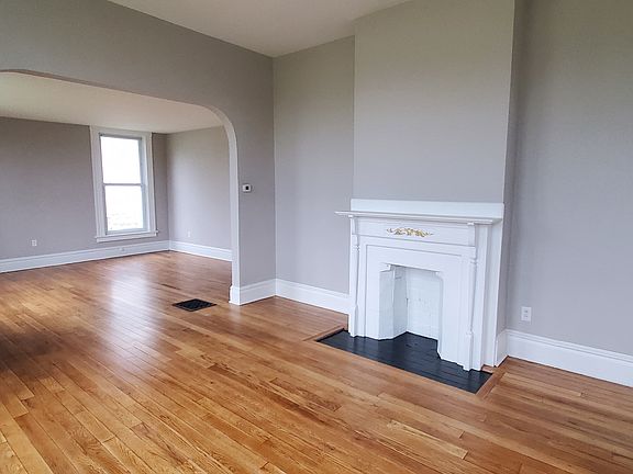 4th image of 707 Dewitt Ave #1