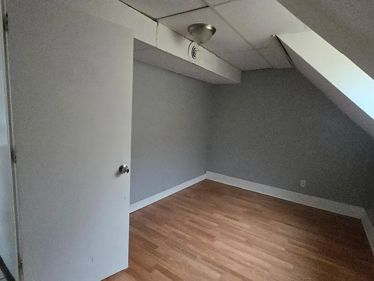 187 Southampton St #UPPER — Photo 5