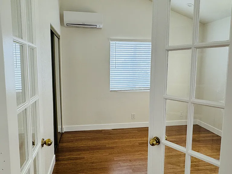 1358 Bennett Ave — Photo 6