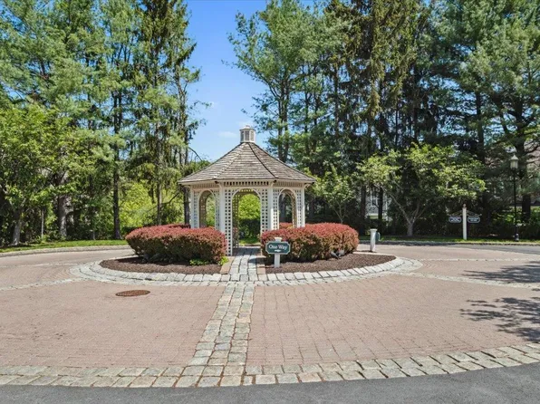 1601 Pondcrest Lane, White Plains, NY 10607