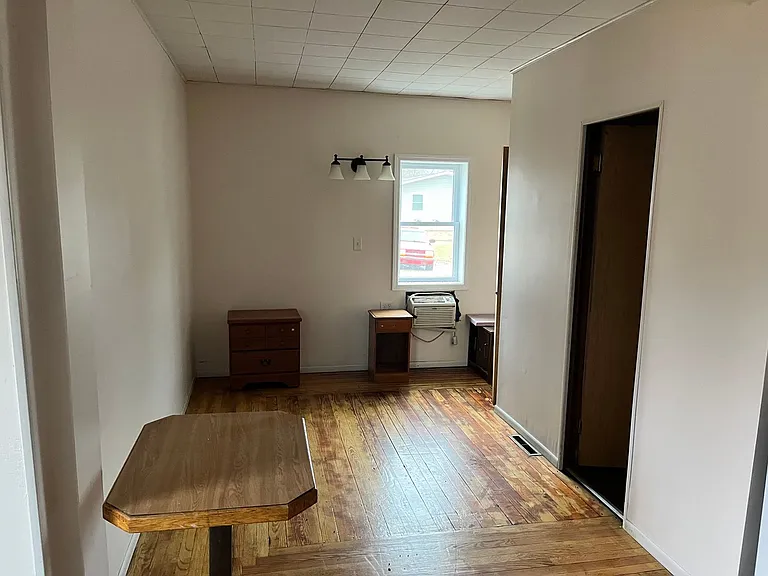 6080 Brooklyn Rd — Photo 2