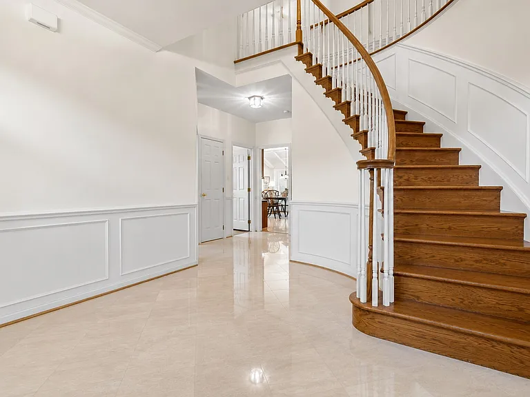 4804 Leighfield Valley Dr — Photo 2