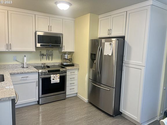 5th image of 10143 SE 51st Ave