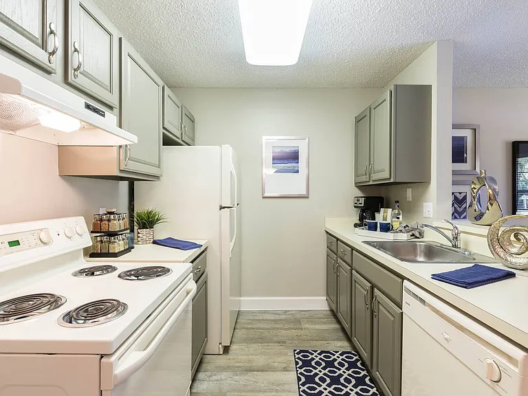 Sanford Landing Apartments — Photo 4