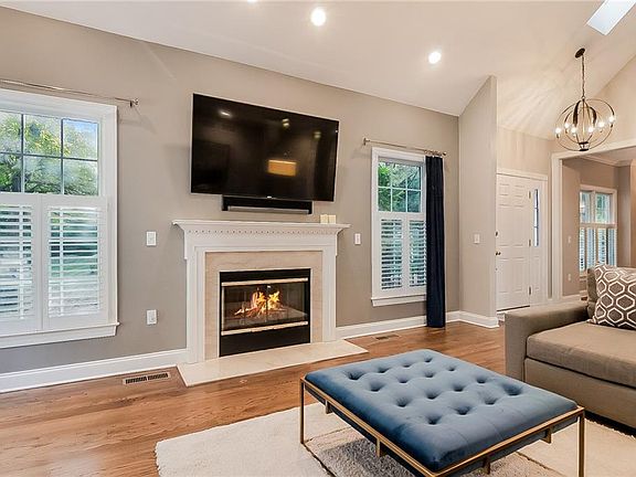 4th image of 230 Sanctuary Dr