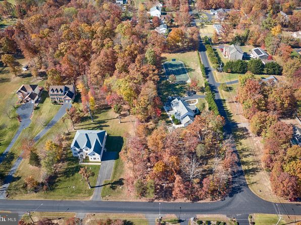 5726 Walcott Ave, Fairfax, VA 22030