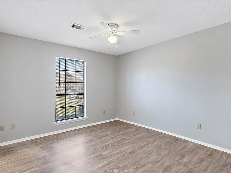 1112 Autumn Cir #D — Photo 13
