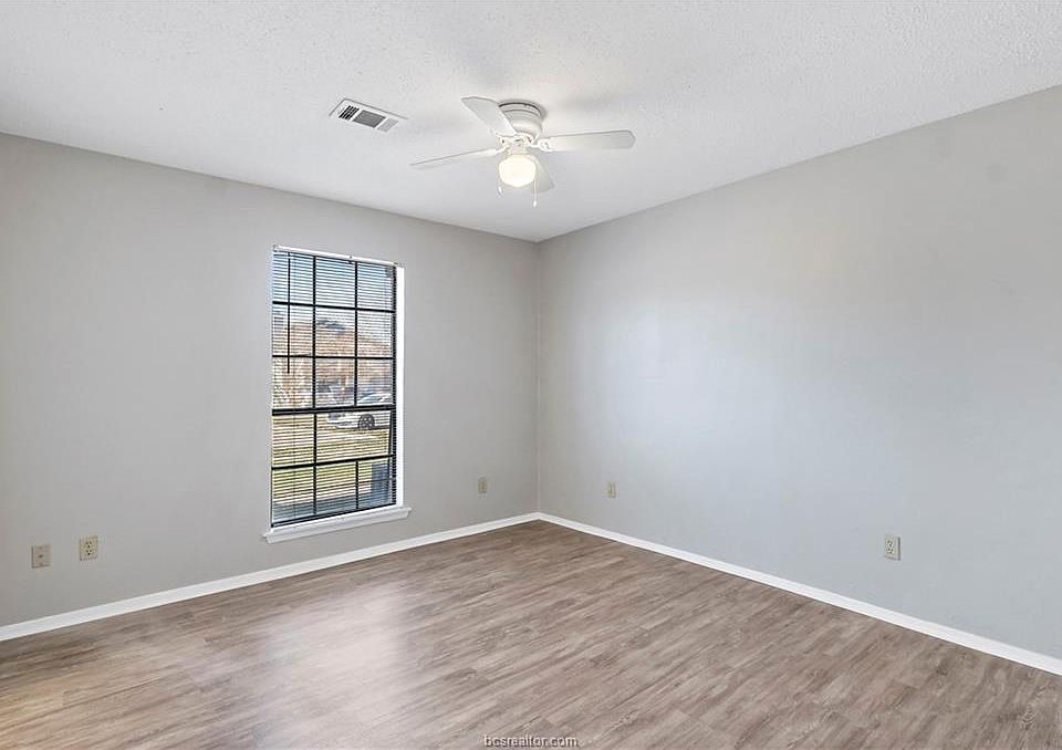 1st image of 1112 Autumn Cir #1112B
