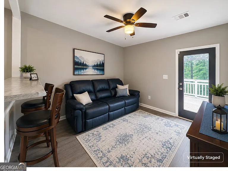 5589 River Rd #B — Photo 2