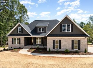 7509 Dovefield Dr, Stokesdale, NC 27357