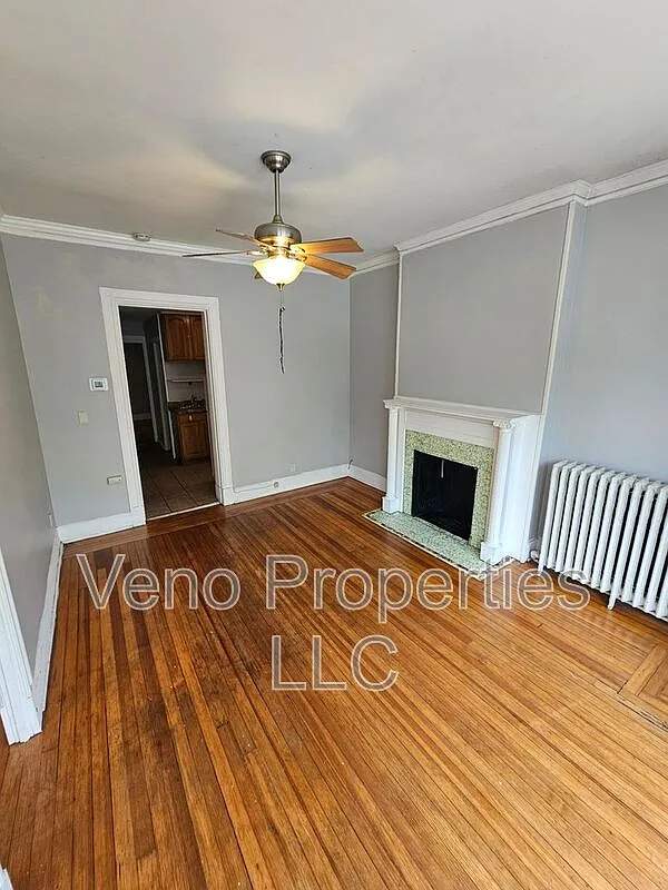 2 bed, 1.0 bath, $1,400 — Photo 4