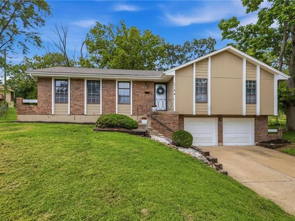1718 E 97th Ter, Kansas City, MO 64131