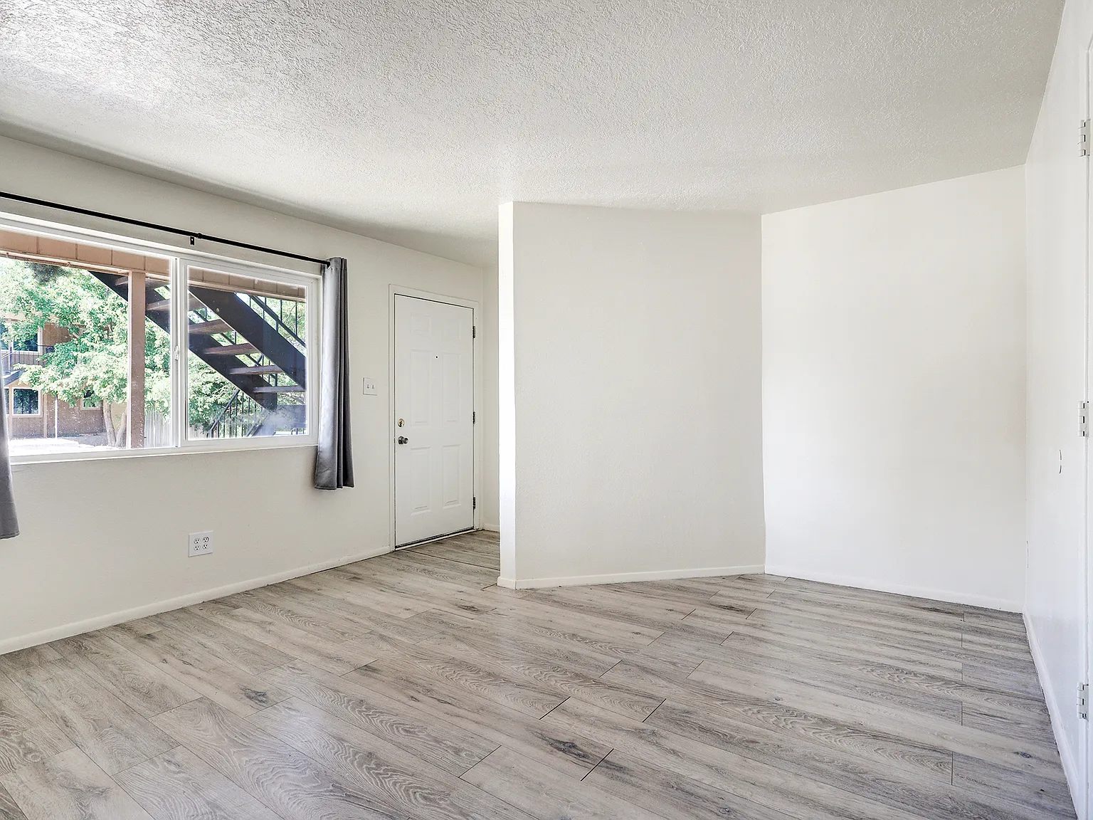 13515 Copper Ave Ne - Unit 1 — Photo 4