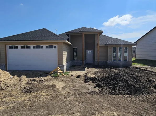 728 N Redbud Ave, Valley Center, KS 67147