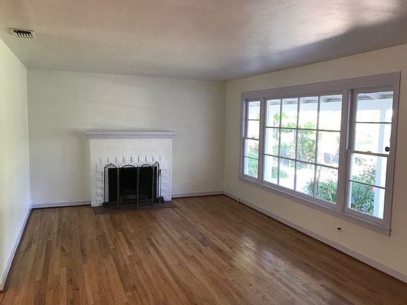 4th image of 3678 Buena Vista Dr