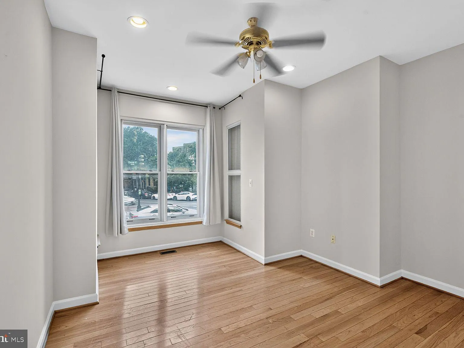 2 bed, 2.5 bath, 2480 sqft, $3,750 — Photo 3