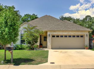 233 Green Oaks Loop, Fredericksburg, TX 78624