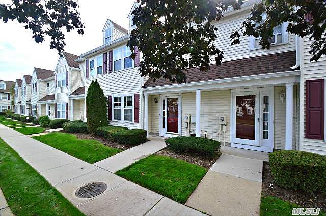 1st image of 6 Stratford Cir