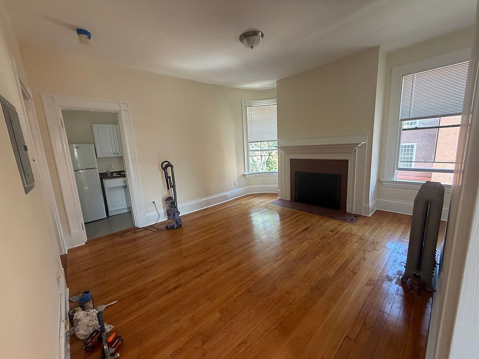 1st image of 13 Ware St #1